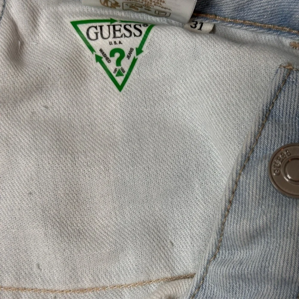 GUESS Womens Destroyed High Rise Mom Jeans
